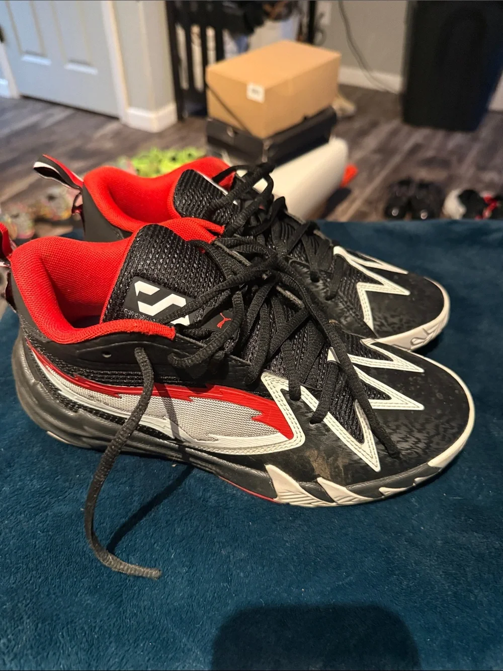 Scoot Zero Black, Red & White Boys' Basketball Sneakers